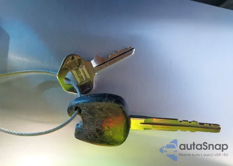 2005 Toyota Avalon Touring z USA, uszkodzony, nr VIN 4T1BK36B75U046580